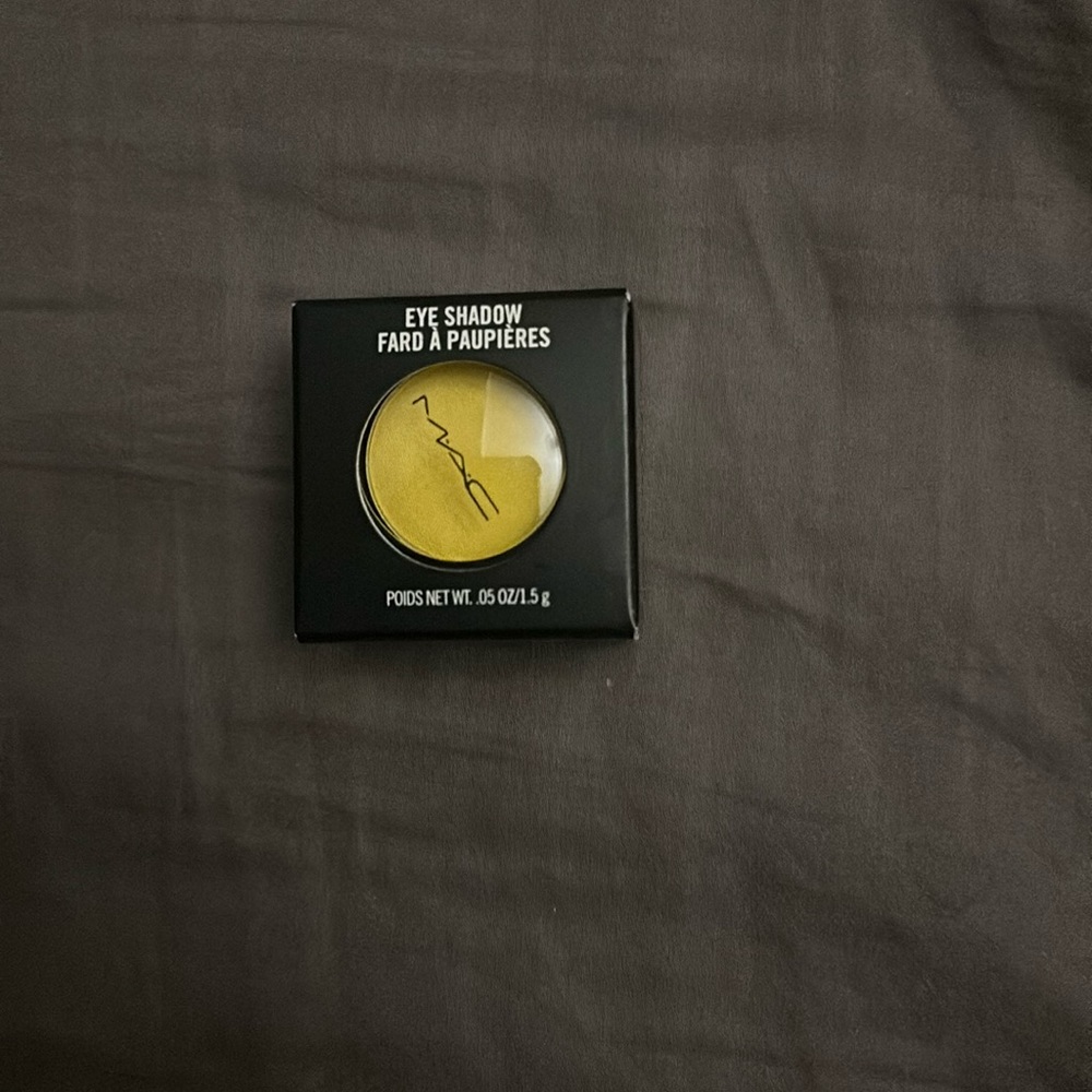 New in box Mac eyeshadow memories in space satin
